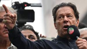 Fostul premier al Pakistanului Imran Khan a fost împușcat în timpul unui marș de protest (VIDEO)