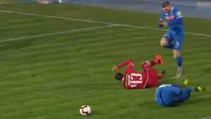 Poli, o nouă umilință pe teren propriu. Două cartonașe roșii și un penalty, în partida cu Dinamo (VIDEO)