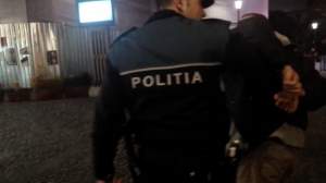 Tânăr arestat la domiciliu după ce, în ajunul Crăciunului, a bătut doi bărbați într-un bar din Pașcani
