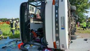 Un autocar plin cu românce, muncitoare sezoniere, s-a răsturnat în Germania: 6 persoane rănite grav