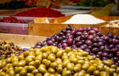 Atenţie la etichete Măsline verzi vândute drept măsline negre: trucul care înşeală consumatorii expus de “France 5” (VIDEO)