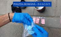 Traficant de droguri din Iași, prins în flagrant cu peste o sută de comprimate MDMA ascunse în termos