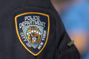 Un detectiv newyorkez cu un salariu din 6 cifre a fost prins la furat într-un magazin de bricolaj. Apoi a dat date false polițiștilor
