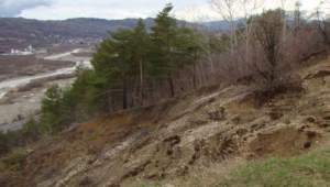 Alunecări de teren în Galați și Vaslui. Pământul s-a surpat la câteva sute de metri de locuințele oamenilor