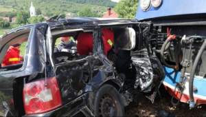Tragedie imensă în Bistrița: mașină cu 5 tineri, izbită în plin de tren. Patru dintre ei au murit