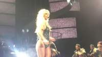S-a văzut tot! Britney Spears, decolteul a abandonat-o în timpul concertului din Las Vegas (VIDEO)
