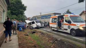Accident grav în Bihor: doi morți și șapte răniți în urma impactului dintre un TIR și o mașină
