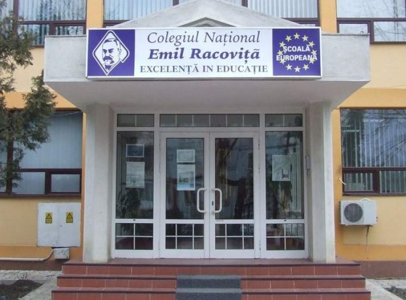 O elevă de 11 ani, de la Colegiul „Emil Racoviță” din Iași, a încercat să se sinucidă. A sărit de la etajul al doilea