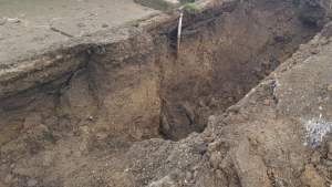Tragedie în Iași: un bărbat a murit și un altul a fost grav rănit, după ce au fost prinși sub un mal de pământ