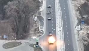 Imagini de război: Blindate distruse şi militari mitraliaţi în timp ce încearcă să scape dintr-o ambuscadă (VIDEO)