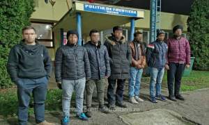 Călăuză sârbă şi şapte migranți din India, Turcia şi Afganistan, opriţi la frontiera cu Ungaria