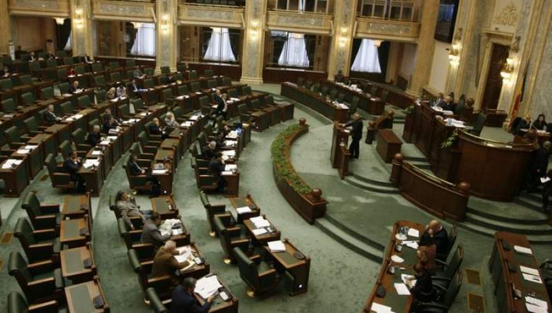 Secretarul general al Senatului câștigă mai mult decât Președintele României