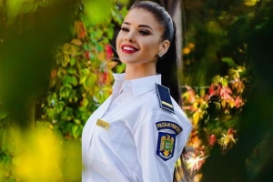 O botoșăneancă, cea mai frumoasă polițistă de frontieră din țară. Ce părere aveți?