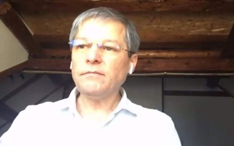 Dacian Cioloș: Premierii PSD Grindeanu și Tudose „fumau pe rupte în Palatul Victoria”