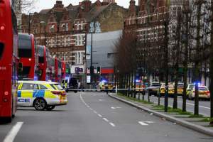 Incident terorist la Londra: Poliția a împușcat un bărbat care a înjunghiat mai mulţi trecători