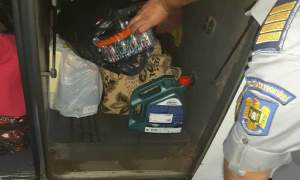 Țigări de contrabandă şi substanţe anabolizante ascunse în bagaje, confiscate la frontiera de est