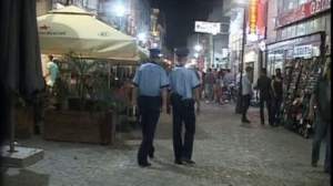 Polițiști înjurați de doi bărbați surprinși după ora închiderii pe o terasă din Centrul Vechi al Capitalei