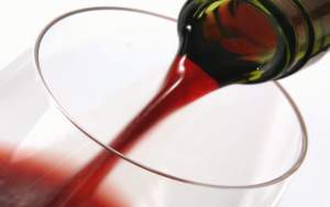 Fără rom? Marina Militară cumpără 10.000 litri de vin: să fie „limpede-cristalin, fără sedimente”