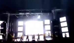 Momentul în care o cântăreață dintr-un grup pop spaniol este lovită mortal pe scenă de un dispozitiv pirotehnic (VIDEO)