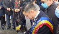 Primarul Iașului, mânjit cu iaurt de un cetățean nemulțumit: incidentul a avut loc în timpul ceremoniilor dedicate Unirii Principatelor (VIDEO)