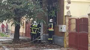 Explozie urmată de un incendiu la un imobil din Timișoara: două persoane au ajuns la spital