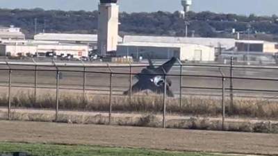 Imagini dramatice. Momentul în care un avion F-35 se prăbușește la aterizare: pilotul se catapultează în ultima secundă (VIDEO)
