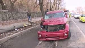 Dodge Nitro transformat într-un morman de fiare. Accident auto grav, în apropiere de Hanul Trei Sarmale din Bucium (VIDEO)