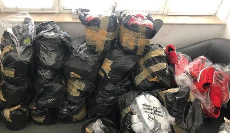 Turci prinși cu haine, încălțăminte și parfumuri contrafăcute în valoare de 650.000 de lei, la Giurgiu