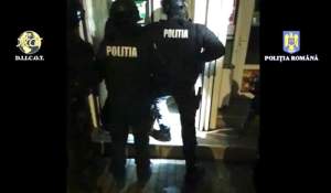 16 persoane, membri ai unei rețele de traficanți de droguri din Neamț, reținute de procurorii DIICOT (VIDEO)