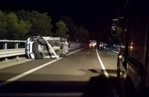 Român mort în Italia după ce a intrat cu un BMW X6 pe contrasens, izbind în plin mașina unei familii cu trei copii