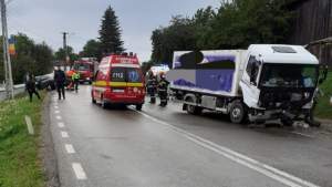 Accident violent în Neamț: 6 răniți după ciocnirea între un TIR și o mașină (VIDEO)