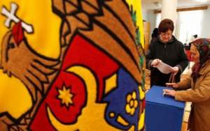 Alegeri parlamentare în Republica Moldova: Prezenţa la vot până la ora 13.00 este mult mai mare decât în 2014