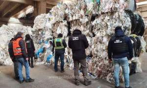 Peste 32 tone de deșeuri textile aduse din Germania, întoarse la graniță de autoritățile române