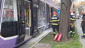 Un tramvai Bozankaya nou a luat foc în mers, la Timişoara (VIDEO)