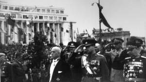 23 August - 73 de ani de la unul dintre cele mai controversate evenimente din istoria României. Vă mai amintiți defilările grandioase din Epoca de Aur?