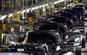 Producția Dacia și Ford în România a depășit pragul de 50.000 de mașini luna trecută
