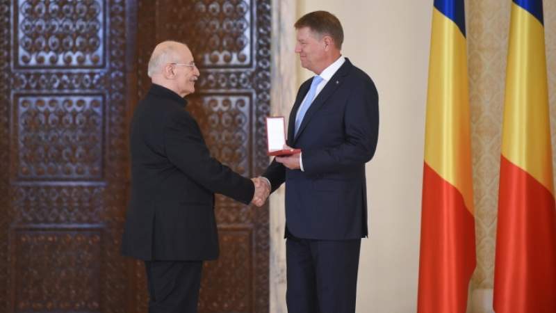 Victor Rebengiuc, decorat cu Ordinul Steaua României în rang de Cavaler de preşedintele Klaus Iohannis (VIDEO)