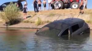 Divorț cu năbădăi: Un bărbat din Satu Mare a scufundat mașina fostei soții într-un lac