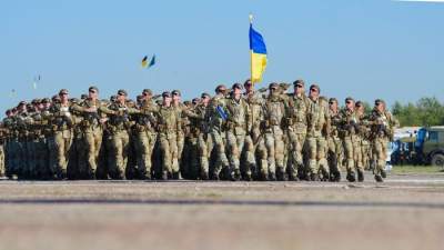Doi oficiali din cadrul apărării Ucrainei sunt suspectaţi de faptul că au deturnat şase milioane de euro