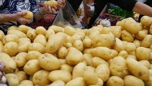 Noi scumpiri în luna aprilie: prețul unui kilogram de cartofi