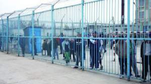 UPDATE. Se prăbușesc penitenciarele! 450 de deținuți evacuați de urgență de la Penitenciarul Iași!