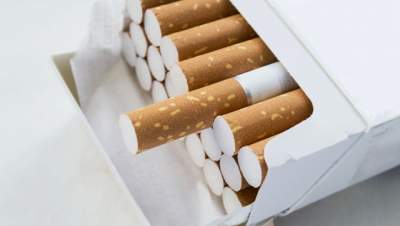 Se scumpesc țigările, de astăzi. Câți bani vor scoate în plus din buzunar fumătorii