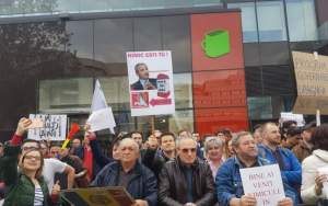 Mitingul PSD de la Iaşi: protestatarii îi fac o promisiune lui Dragnea. Surpriză: Primăria a refuzat mitingul anti-PSD și pro-Europa
