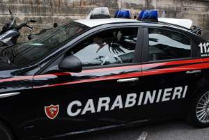 Carabinierii confiscă peste 1.660 de mașini folosite de un grup de infractori români pentru furturi și jafuri
