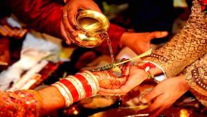 O escroacă din India s-a căsătorit cu 27 de bărbați și a fugit cu aurul și banii lor