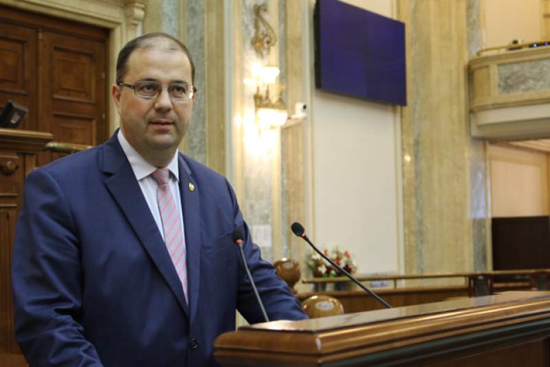 Solicit premierului României să-l demită de urgență pe ministrul Transporturilor, Felix Stroe