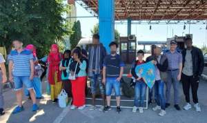 18 migranți de origine afroasiatică și o călăuză sârbă, depistați la graniţa cu Ungaria