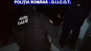 Contrabandiști de motorină, prinși în flagrant la malul Dunării: polițiștii au folosit armamentul din dotare pentru a-i reține (VIDEO)