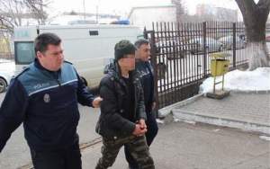 Au crescut un monstru! Adolescent din Botoșani, condamnat pentru viol: și-a batjocorit propria soră, și-a amenințat mama cu un cuțit și și-a bătut tatăl