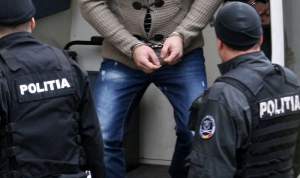 Tineri din Bacău, arestați pentru tentativă de omor și violare de domiciliu